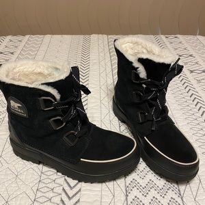 Sorel women’s boots, size 10.
